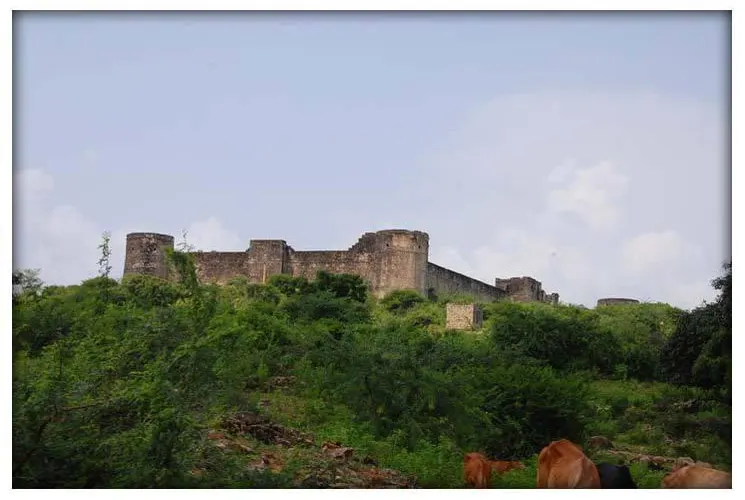 મોડપરનો કિલ્લો