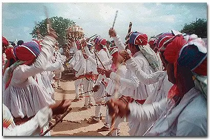 હાલો ને આપણા મલકમાં